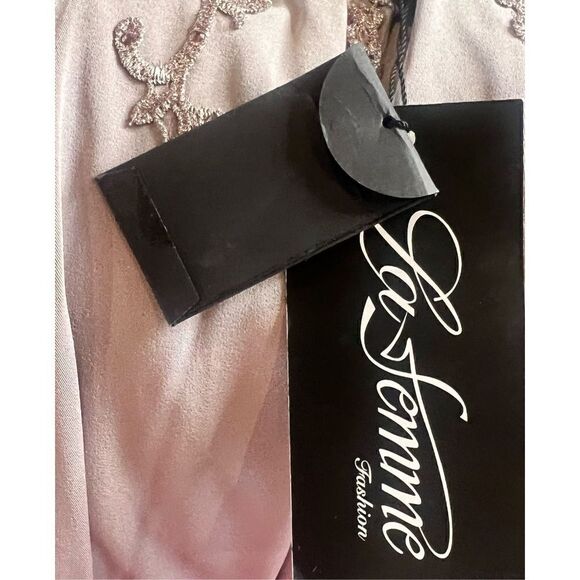 La Femme Jersey Gown with Boat Neckline and Lace Detailing in Light Mauve NWT Si - Picture 7 of 7
